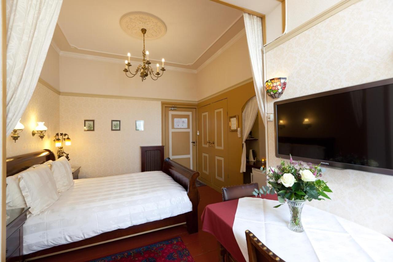 Hotel Pension 'T Huys Grol Renesse Exterior photo